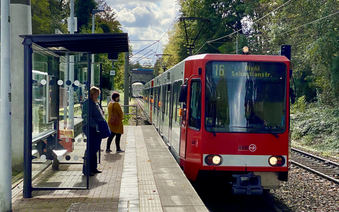 KVB erneuert die Gleisüberfahrt Rheinuferstraße in der Südstadt