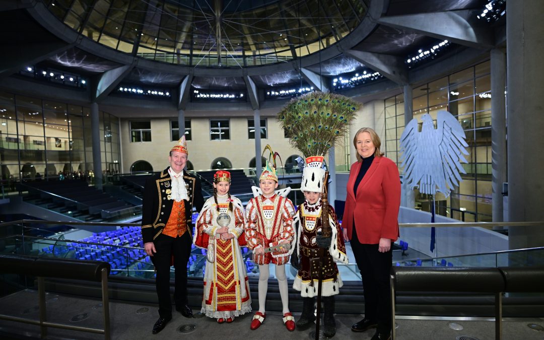 Kölner Kinderdreigestirn besucht Bundestagspräsidentin in Berlin