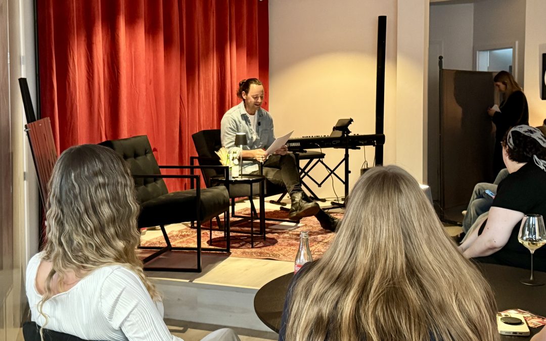 Kurzweiliger Abend mit Musicaldarsteller Simon Loughton in Rodenkirchen