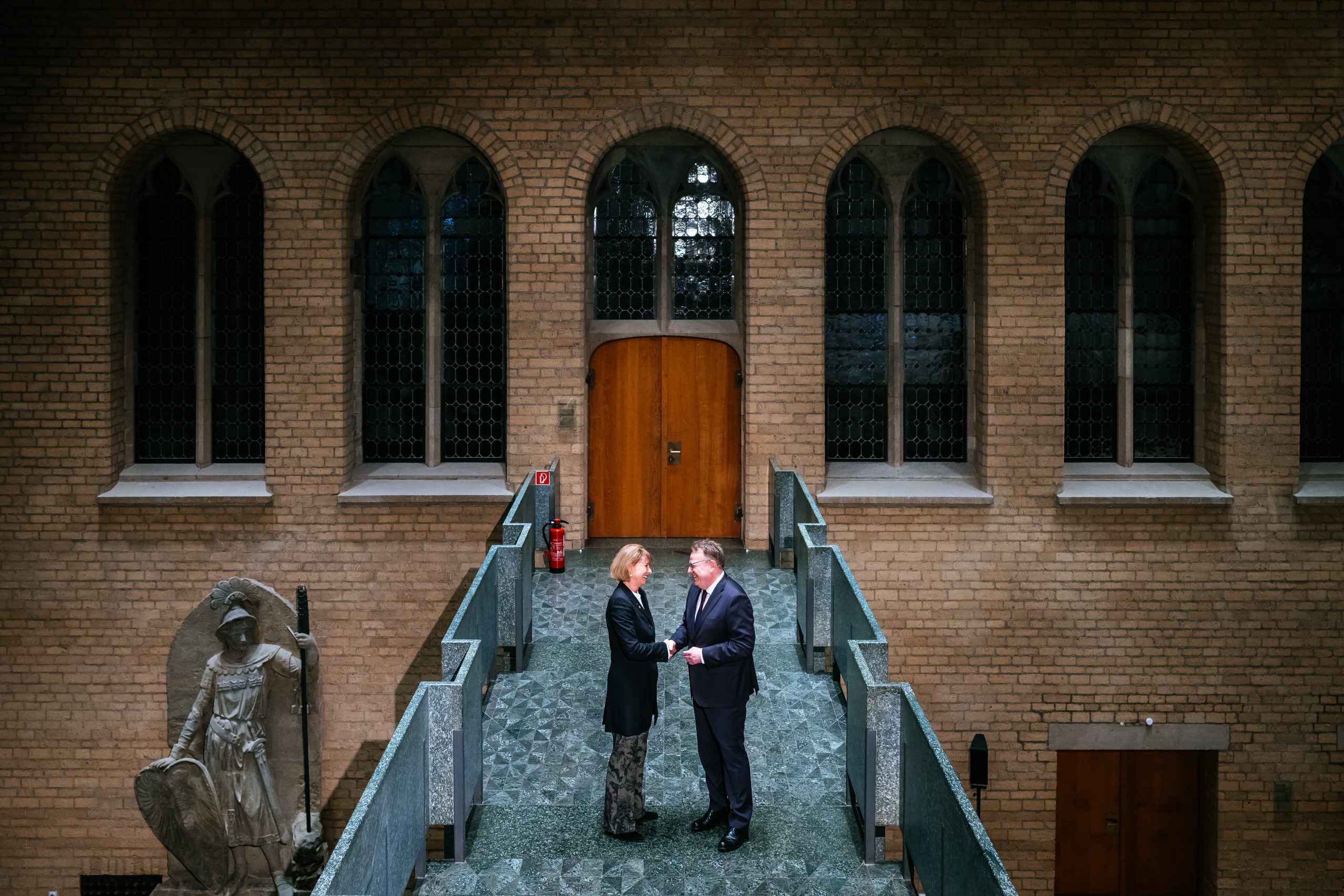 Henriette Reker uebergibt Schluessel an OB Torsten Burmester