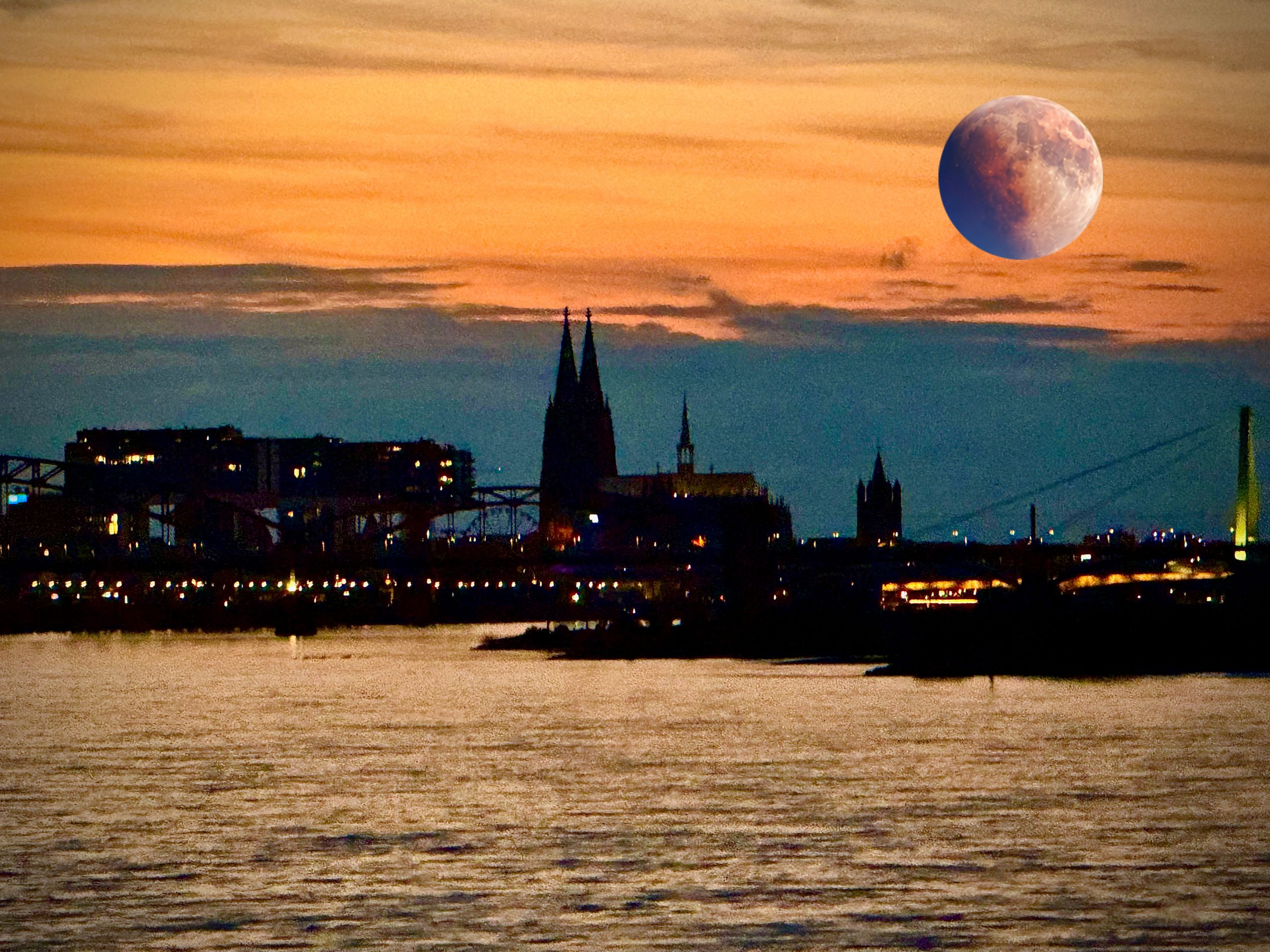 dom und mond foto: Ralf Perey
